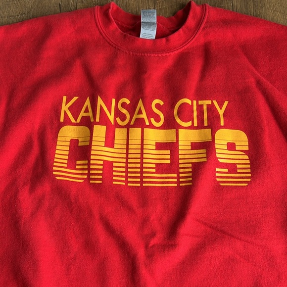 Kansas City Chiefs Crewneck Sweatshirt - Picture 2 of 5